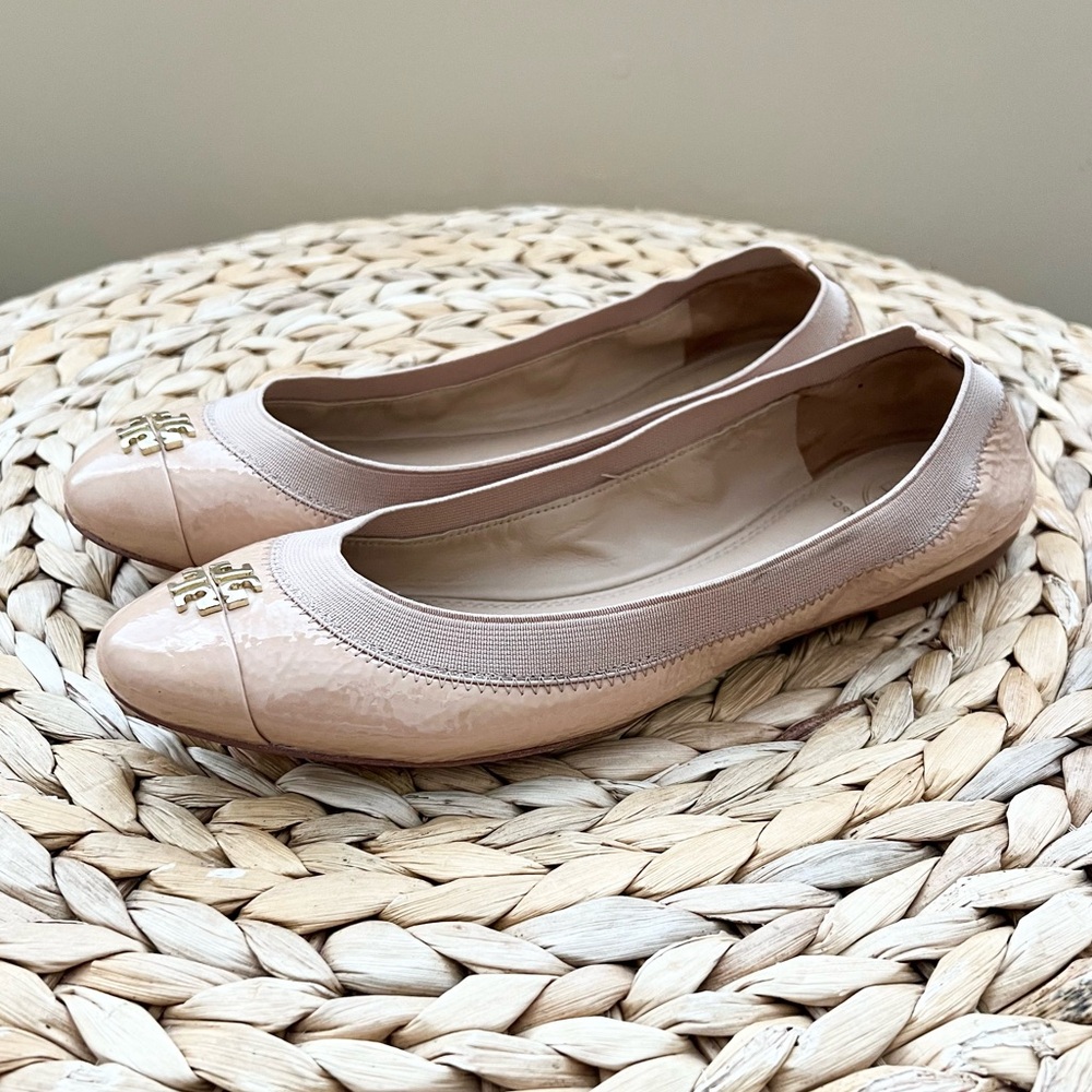 Tory Burch beige patent leather flats with gold monogram logo detail